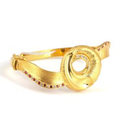 22K Gold Bangle Bracelet, Roe Eye Design with Rubies - 1