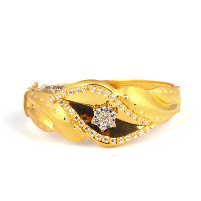 22K Gold Lips & Daisy Designer Bangle Bracelet - 2